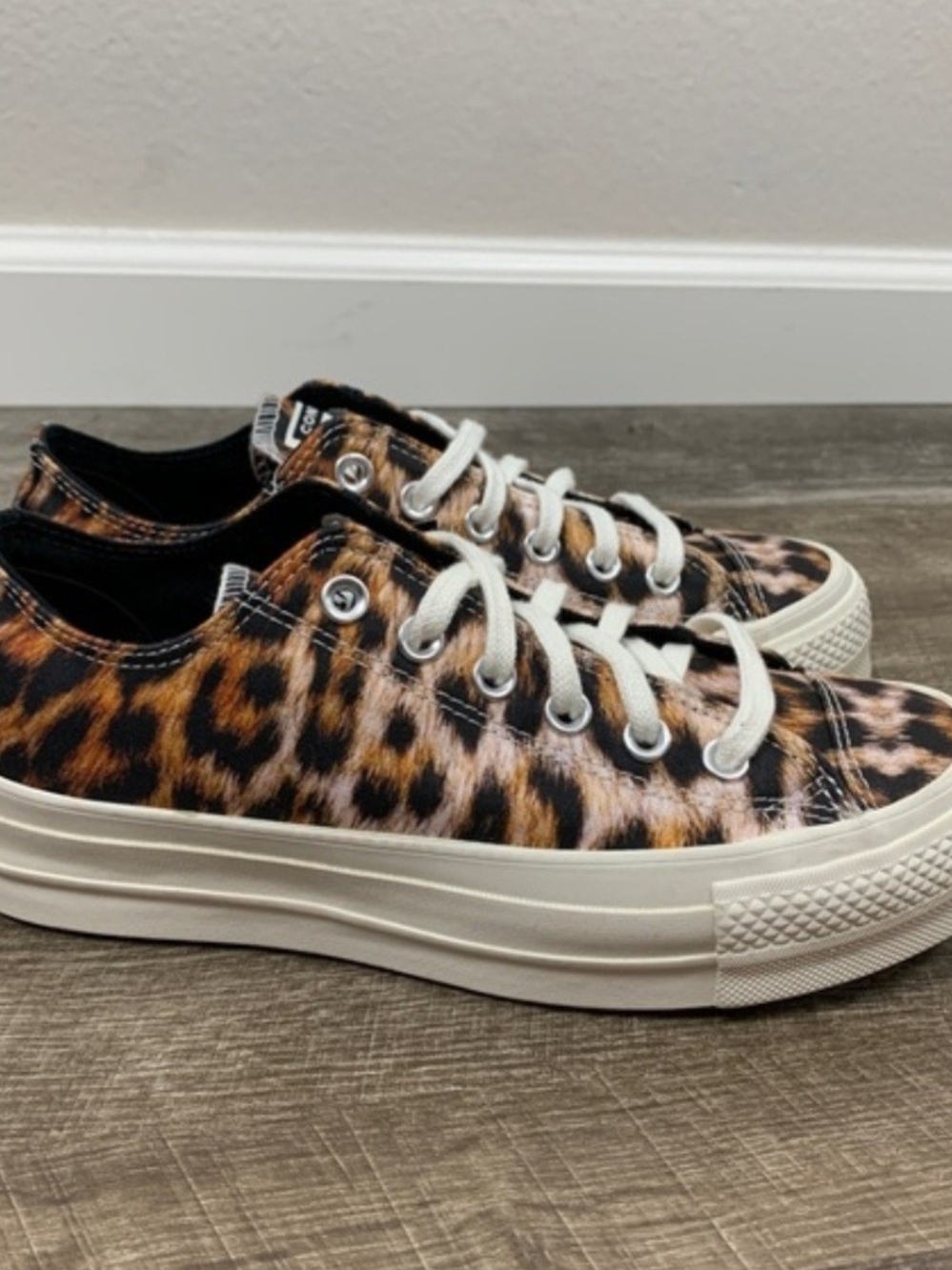 Chuck Taylor Leopard Print Platform Low Tops Lace-Up Sneakers - Women Size 7 - Picture 4 of 12